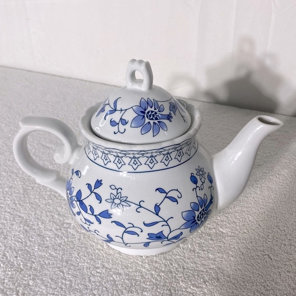 Vintage Blue White Floral Print Ceramic Teapot - Picture 5 of 12